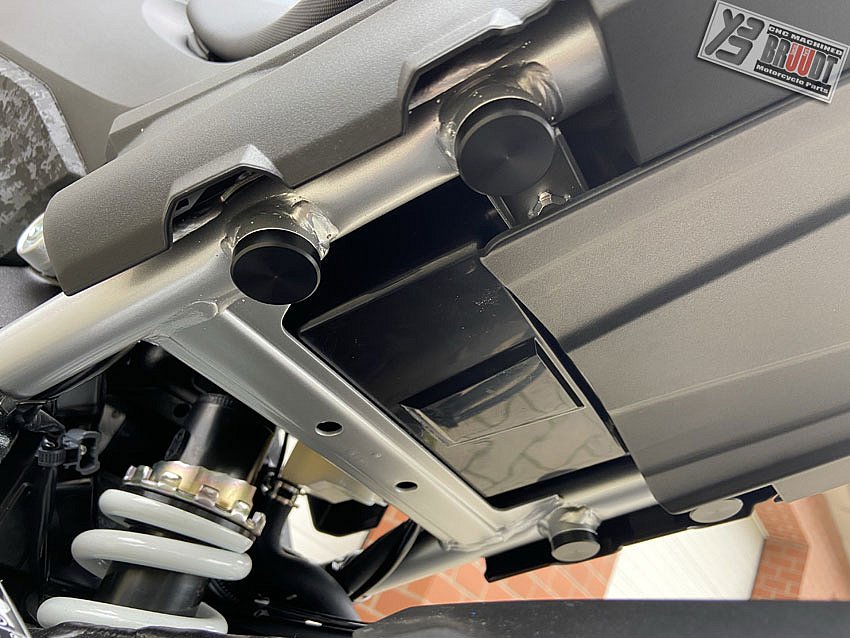 BRUUDT Fußrastenabdeckung Für Yamaha MT-09 MT 09 MT09 Footrest Blanking Plate EB